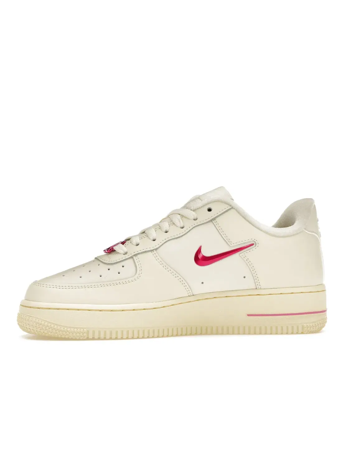 Женские кроссовки с перфорацией Nike Air Force 1 Low '07 SE — изображение 3 из 4, розовый