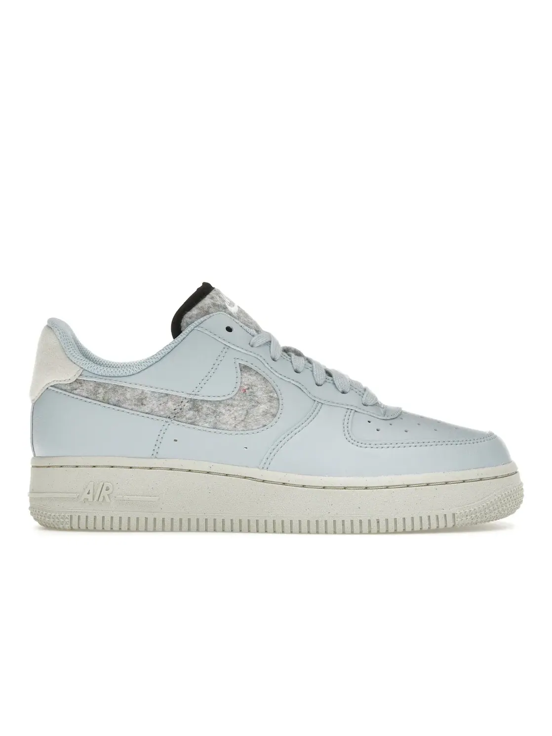 Женские кроссовки с длинным шнурованием Nike Air Force 1 Low '07 SE — изображение 1 из 4