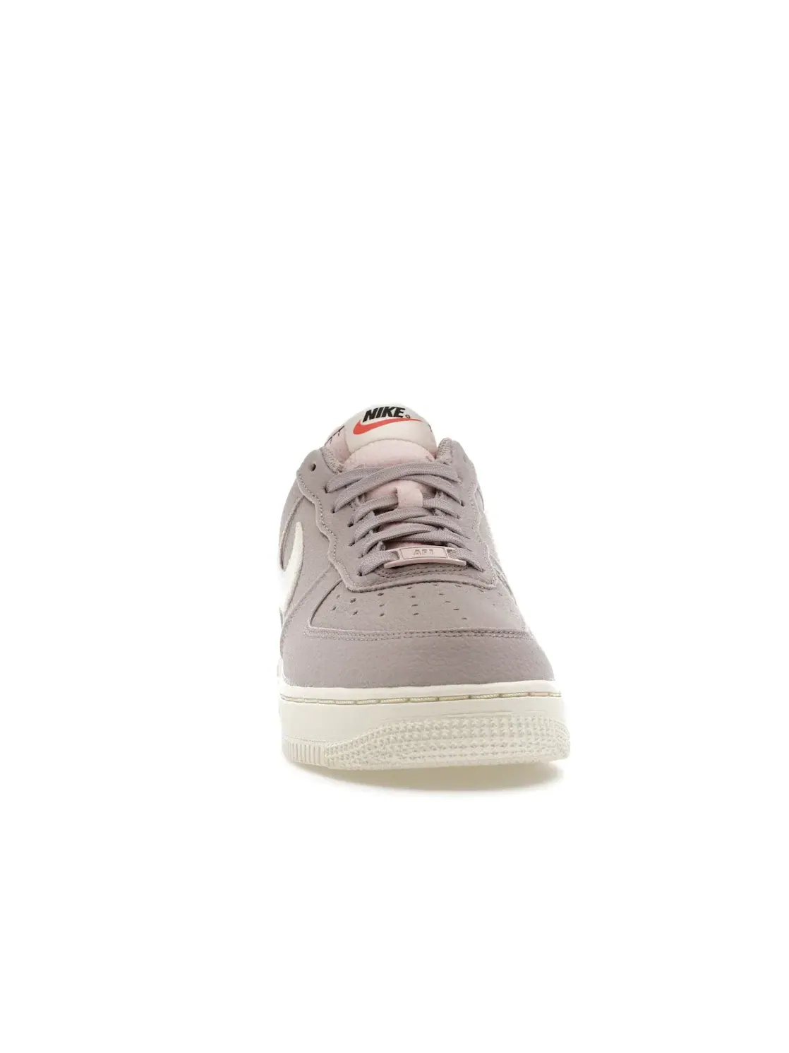 Женские кроссовки Lifestyle Nike Air Force 1 Low '07 SE — изображение 2 из 4