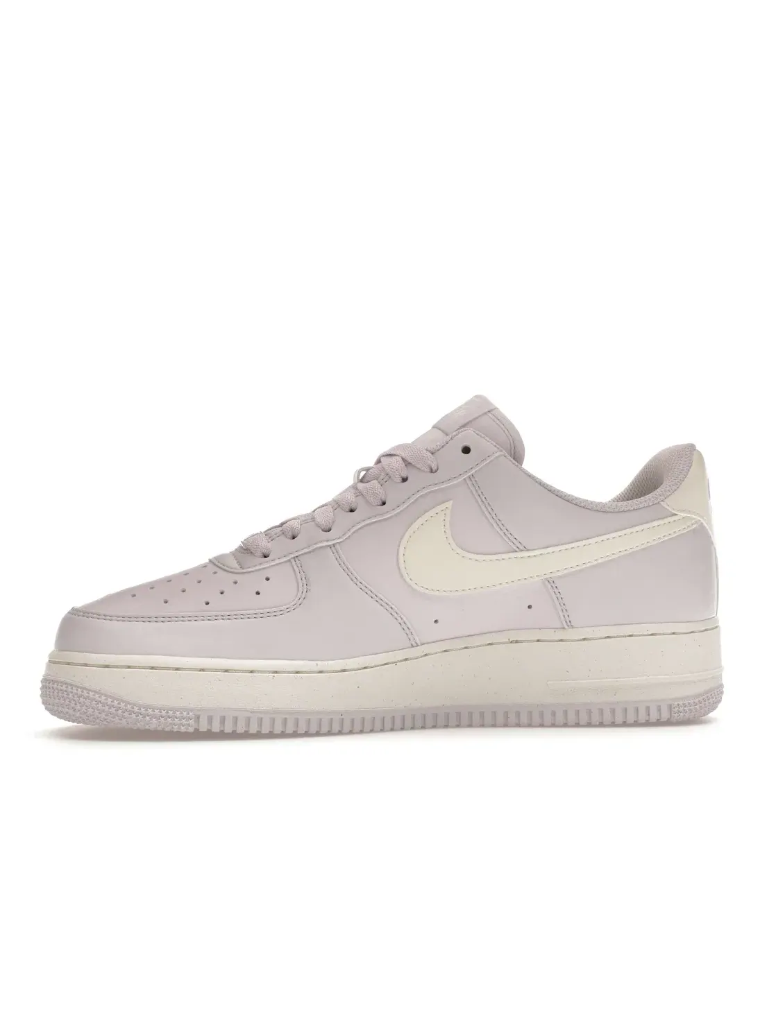 Женские кроссовки Lifestyle Nike Air Force 1 Low '07 SE, Barely Grape/Sail-Volt — изображение 3 из 4