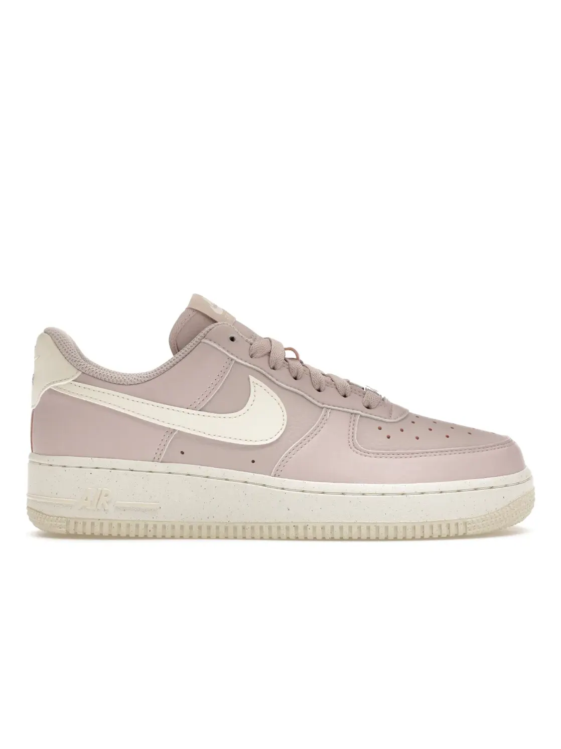 Женские кроссовки повседневные Nike Air Force 1 Low '07 SE Next Nature — изображение 1 из 4, платиновый фиолетовый