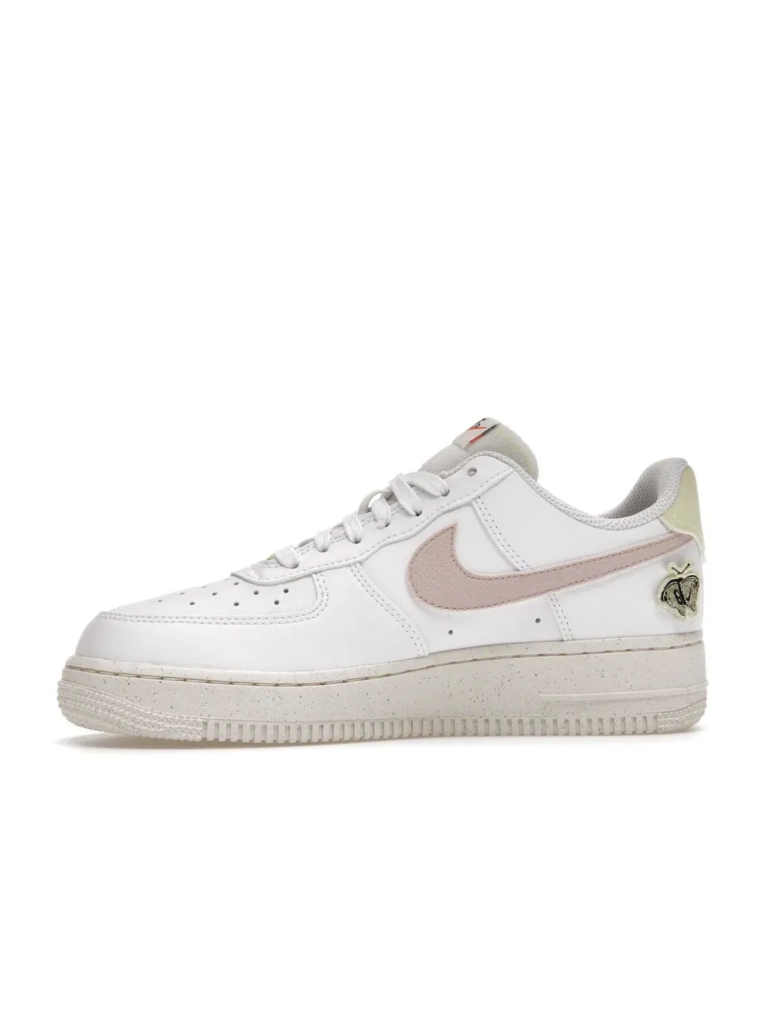 Женские кроссовки для повседневной носки Nike Air Force 1 Low '07 SE — изображение 3 из 4, белый/розовый/синий