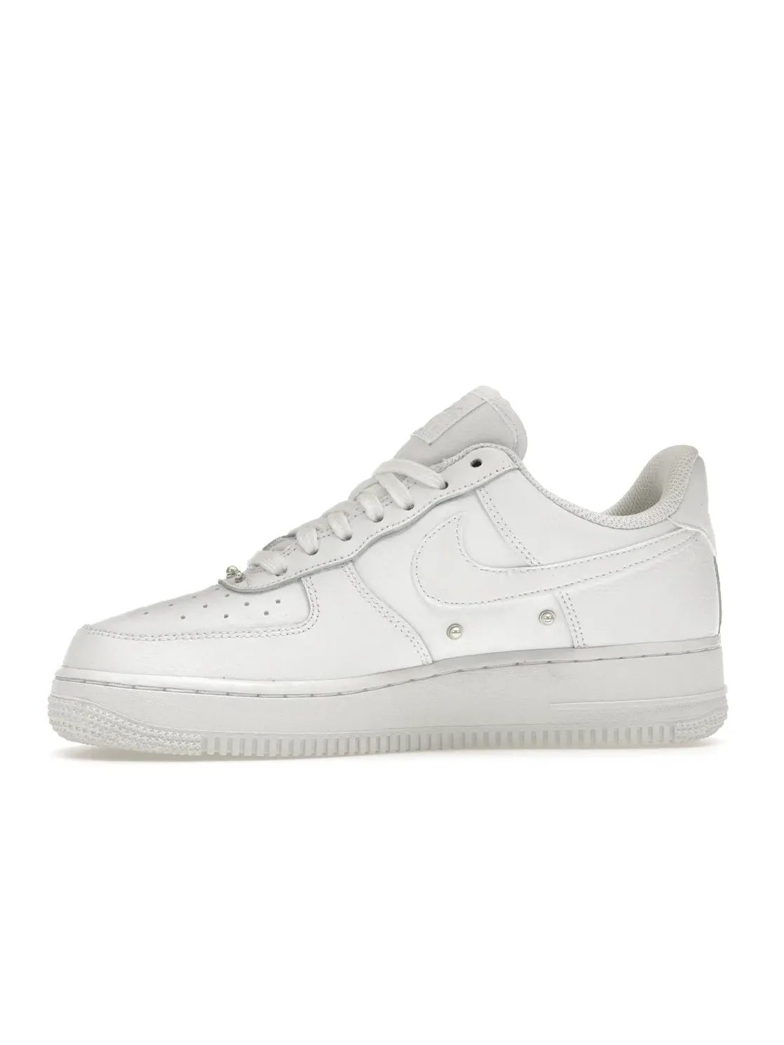 Женские кроссовки Lifestyle с жемчужными акцентами Nike Air Force 1 Low '07 SE — изображение 3 из 4
