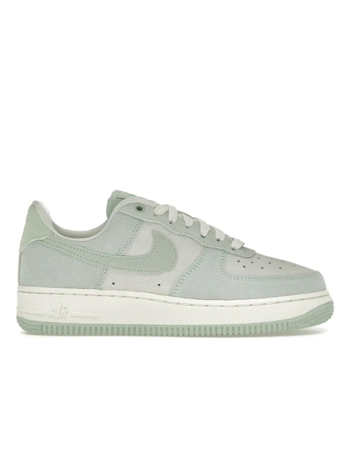 Женские кроссовки с длинным шнурком Nike Air Force 1 Low '07 SE — изображение 1 из 4, зеленый