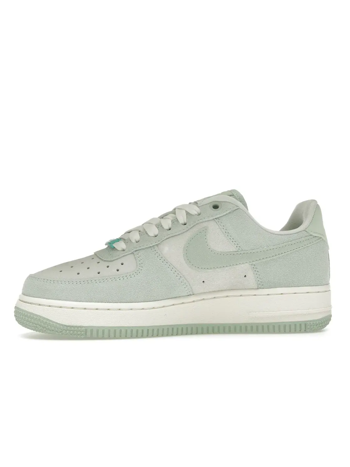 Женские кроссовки с длинным шнурком Nike Air Force 1 Low '07 SE — изображение 3 из 4, зеленый