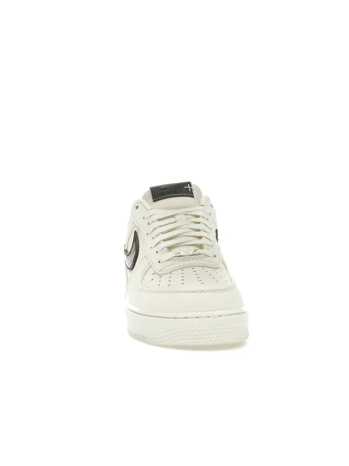 Мужские кроссовки Lifestyle с текстурой крокодиловой кожи Nike Air Force 1 Low '07 — изображение 2 из 4, белый