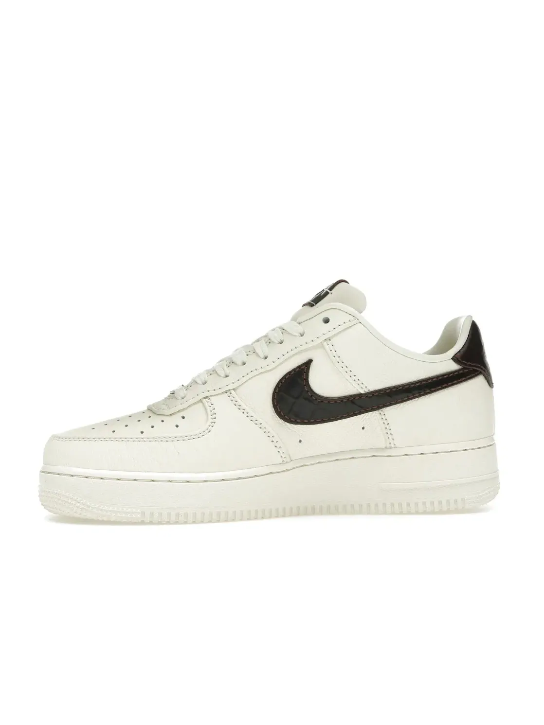 Мужские кроссовки Lifestyle с текстурой крокодиловой кожи Nike Air Force 1 Low '07 — изображение 3 из 4, белый