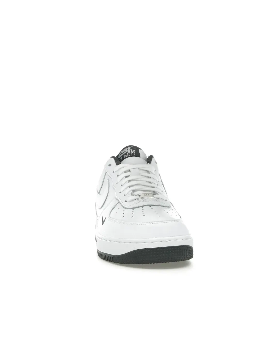 Мужские кроссовки Lifestyle Nike Air Force 1 Low '07 — изображение 2 из 4, белый