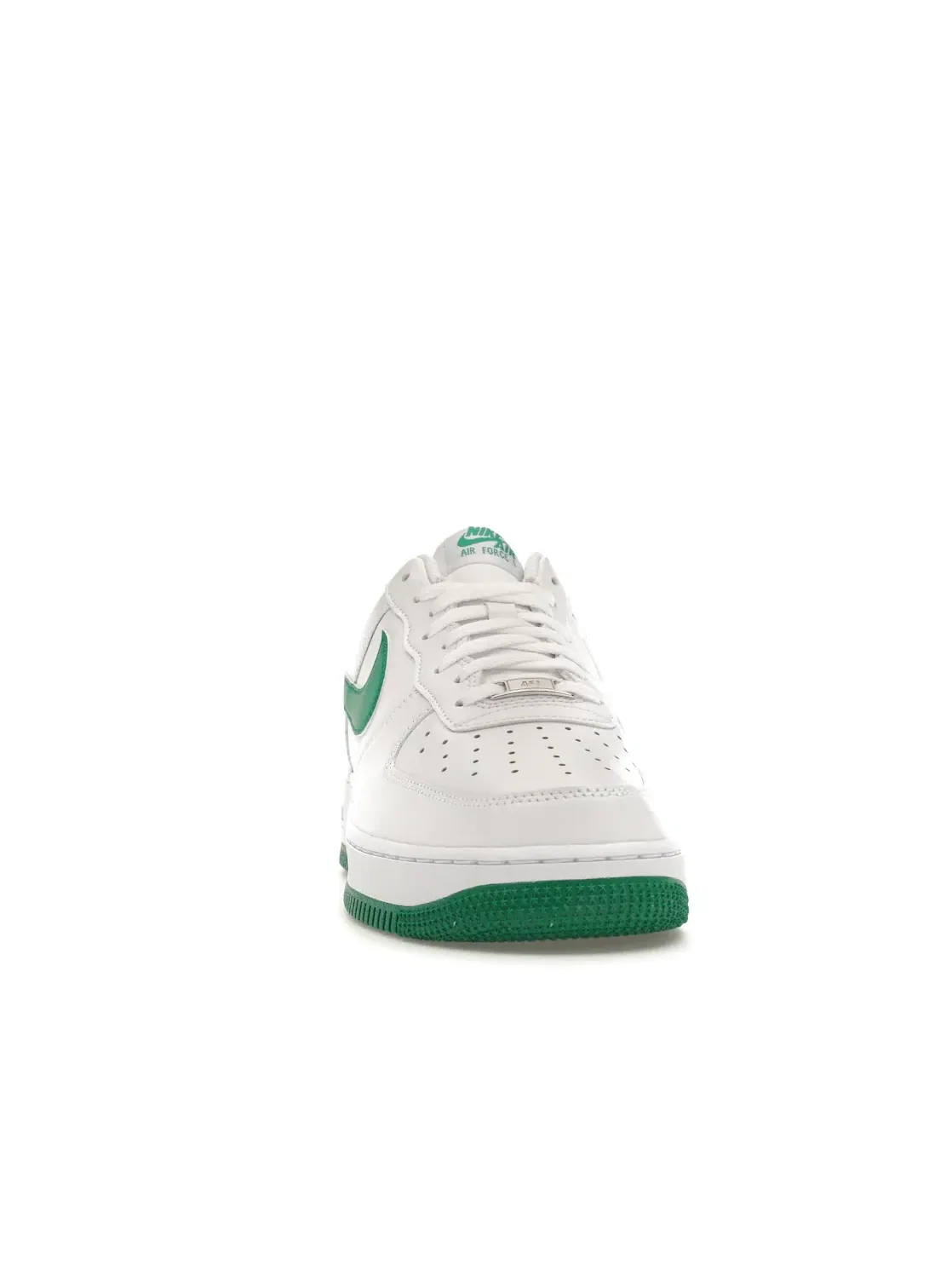 Мужские кроссовки Lifestyle с перфорированным носком Nike Air Force 1 Low '07 — изображение 2 из 4, белый/белый