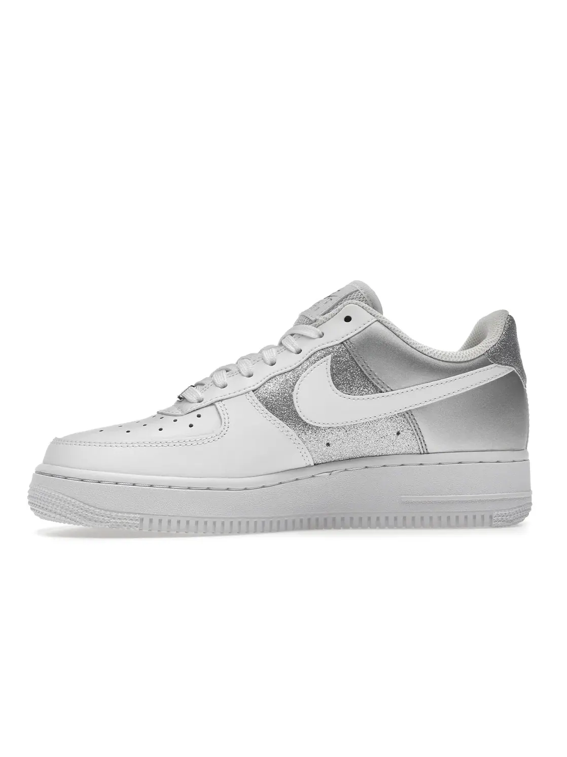 Женские кроссовки с перфорацией Nike Air Force 1 Low 07 — изображение 3 из 4