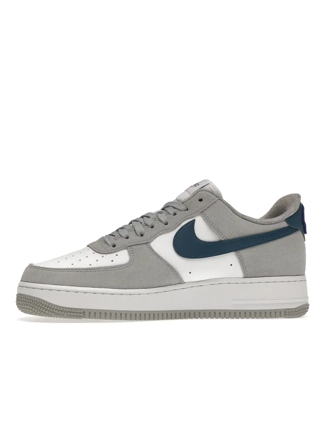 Мужские кроссовки Lifestyle с белой подошвой Nike Air Force 1 Low '07 LV8 — изображение 3 из 4, светлый серый/-белый