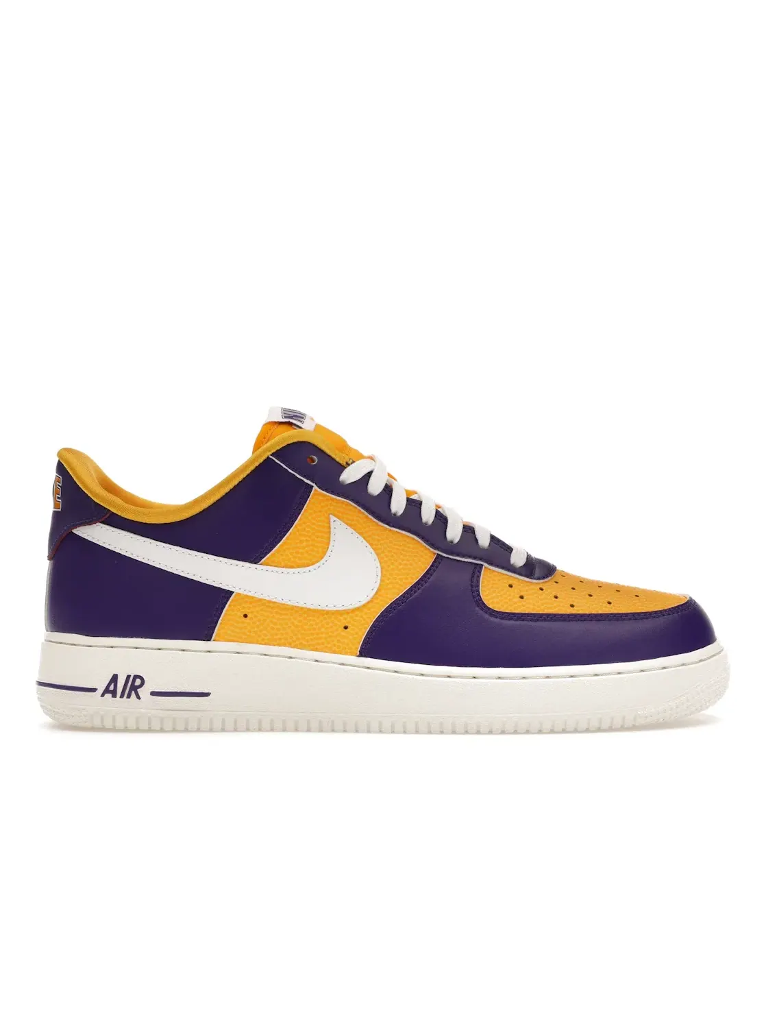 Женские кроссовки Lifestyle Nike Air Force 1 Low — изображение 1 из 4