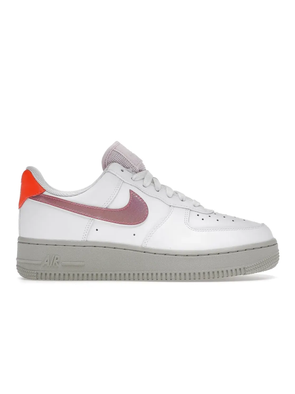 Женские кроссовки с перфорацией Nike Air Force 1 Low — изображение 1 из 4, белый/розовый