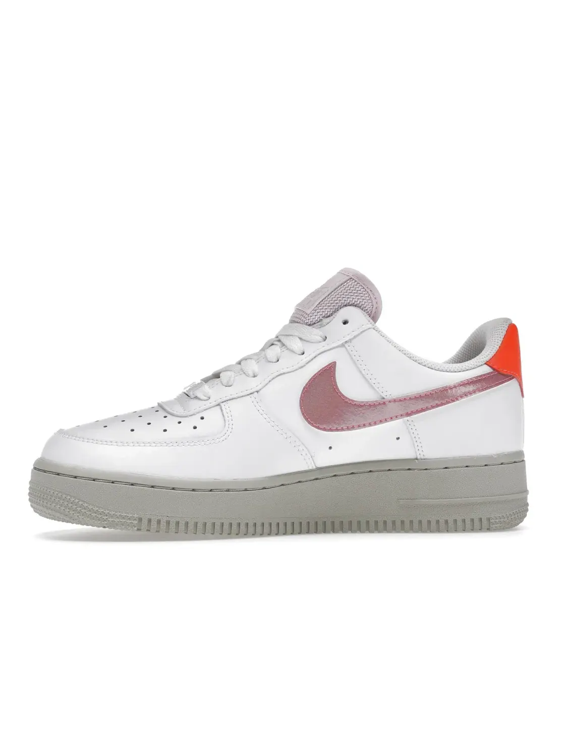 Женские кроссовки с перфорацией Nike Air Force 1 Low — изображение 3 из 4, белый/розовый