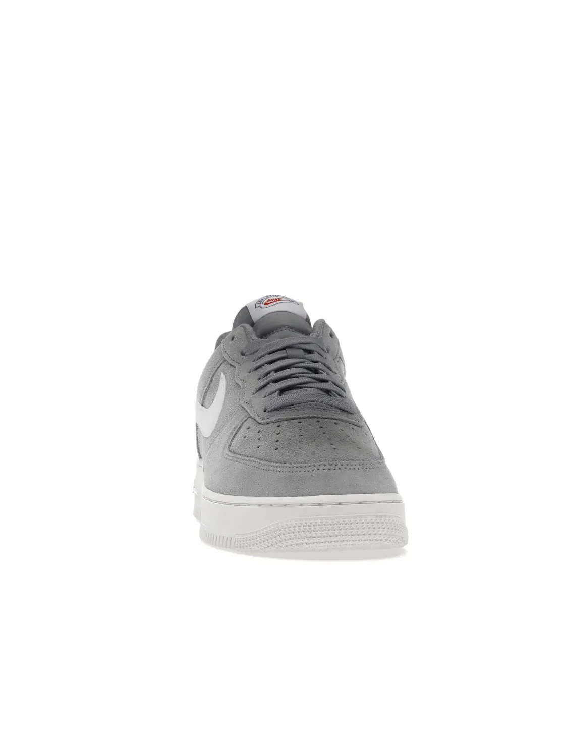 Мужские кроссовки с замшевым верхом Nike Air Force 1 Low — изображение 2 из 4, светлый серый/белый