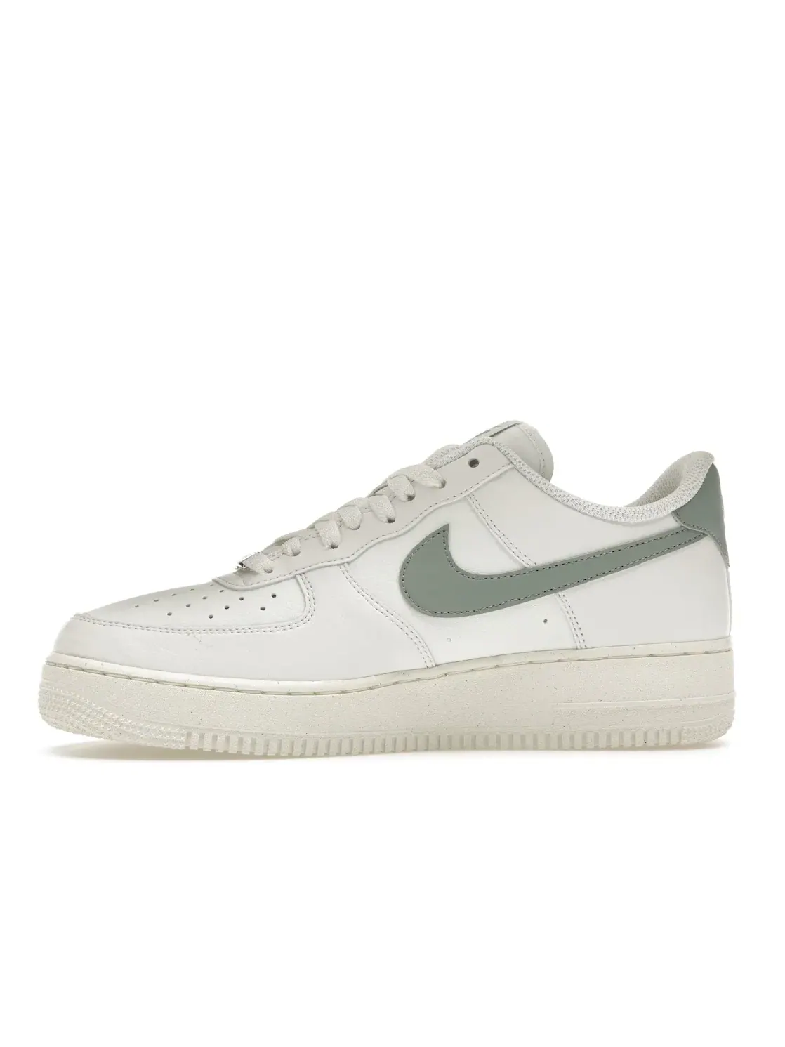 Женские кроссовки Lifestyle Nike Air Force 1 Low — изображение 3 из 4, белый//зеленый
