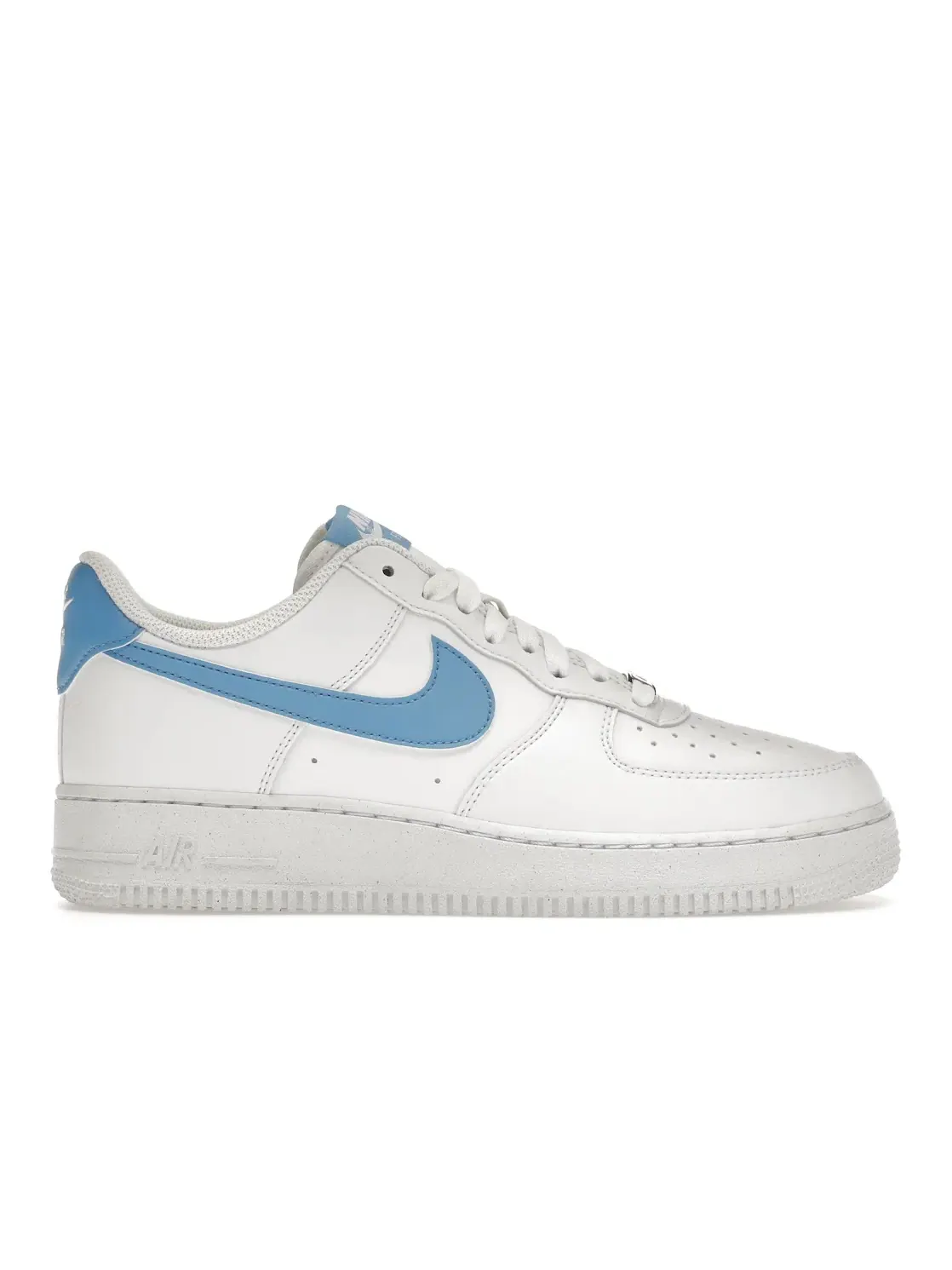 Женские кроссовки с перфорированным верхом Nike Air Force 1 Low Next Nature — изображение 1 из 4, белый/синий