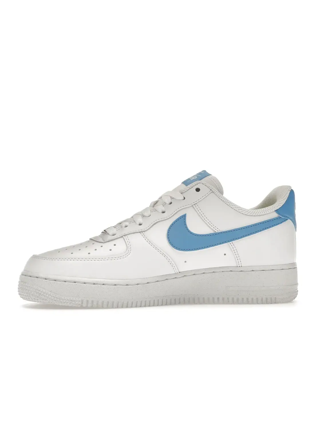 Женские кроссовки с перфорированным верхом Nike Air Force 1 Low Next Nature — изображение 3 из 4, белый/синий