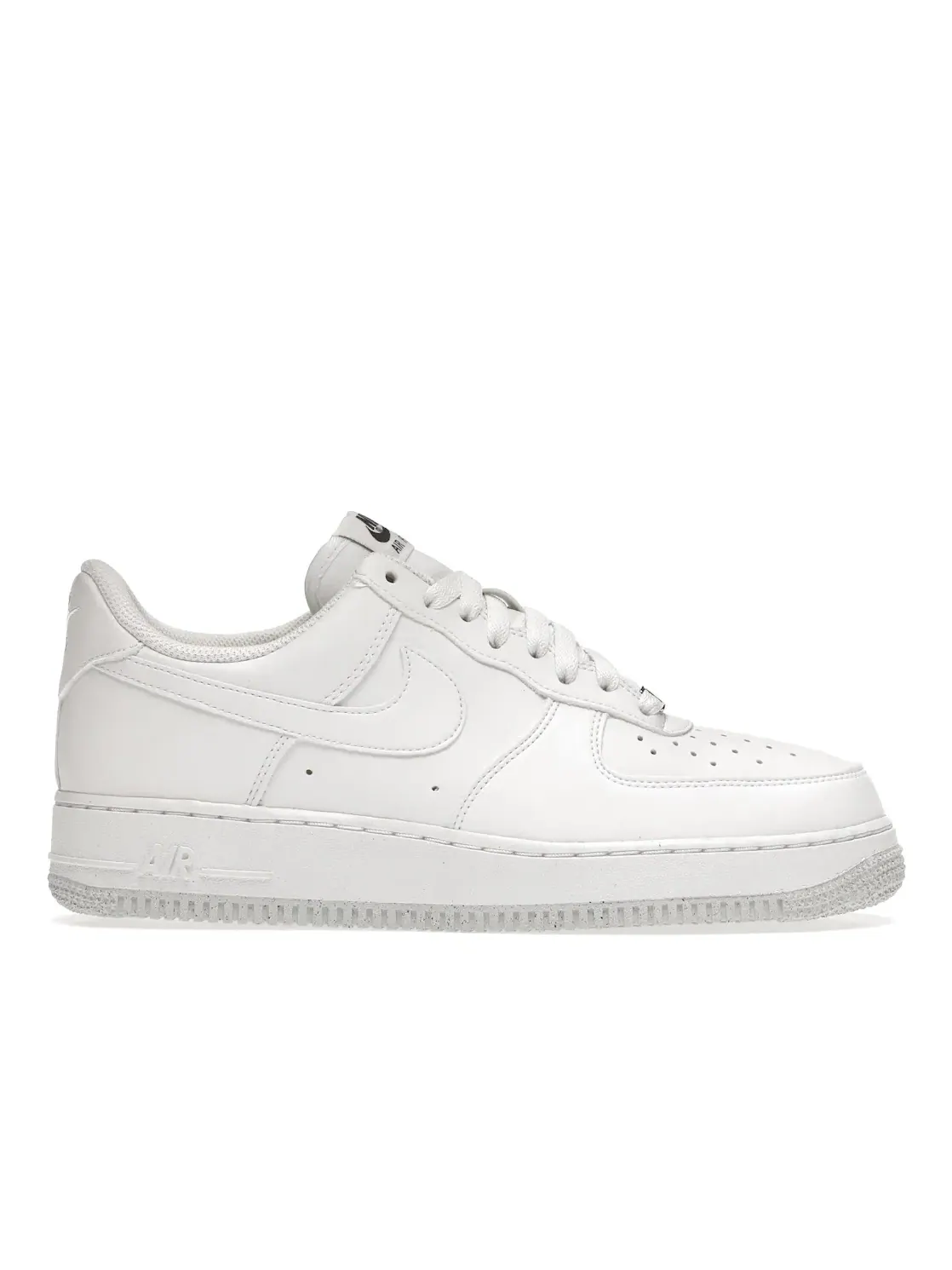 Женские кроссовки из переработанных материалов Nike Air Force 1 Low — изображение 1 из 4, белый/металлик серый