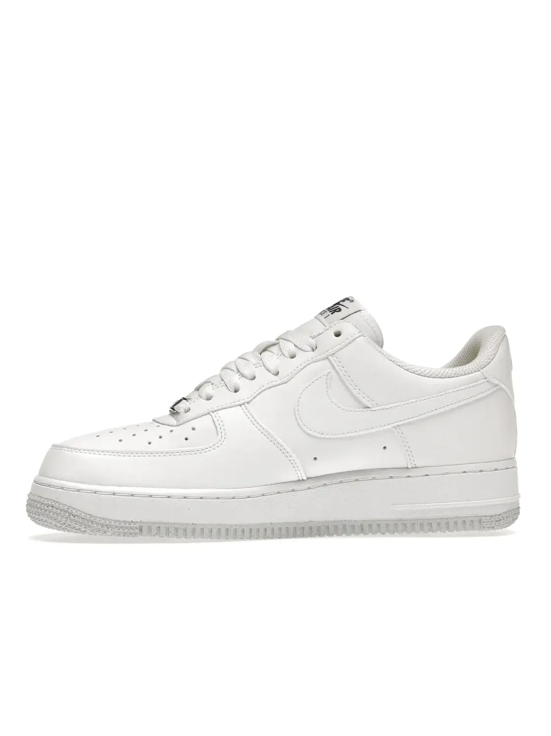 Женские кроссовки из переработанных материалов Nike Air Force 1 Low — изображение 3 из 4, белый/металлик серый