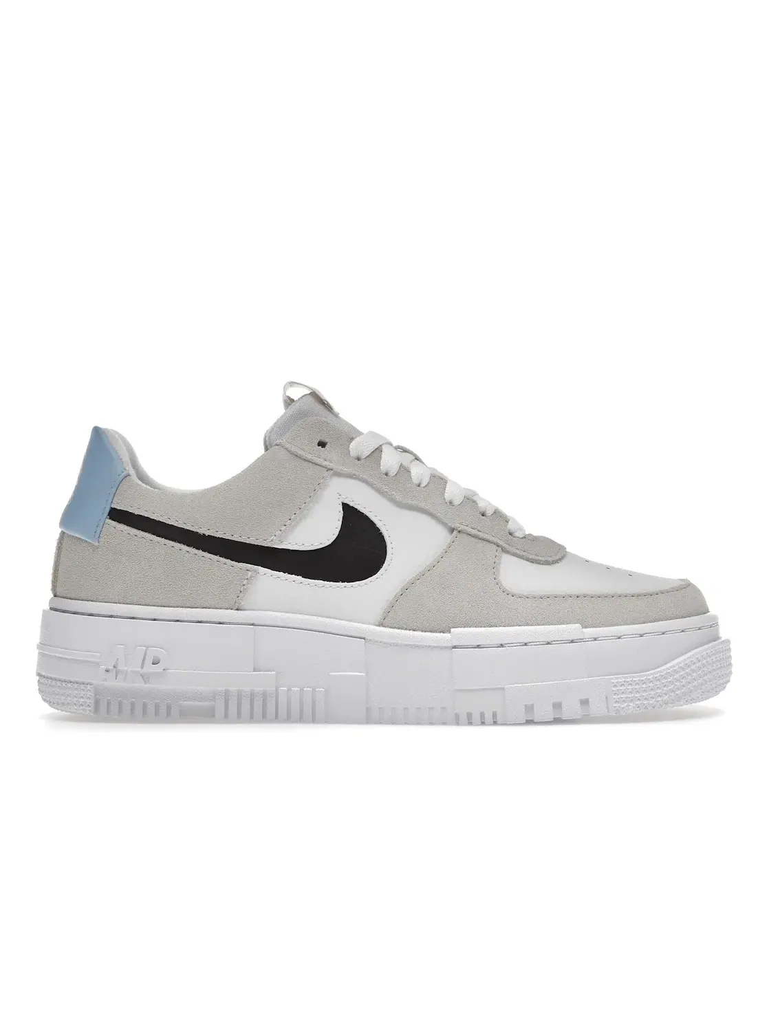 Женские кроссовки Lifestyle с пиксельным дизайном Nike Air Force 1 Low Pixel — изображение 1 из 4, песочный/темный-белый