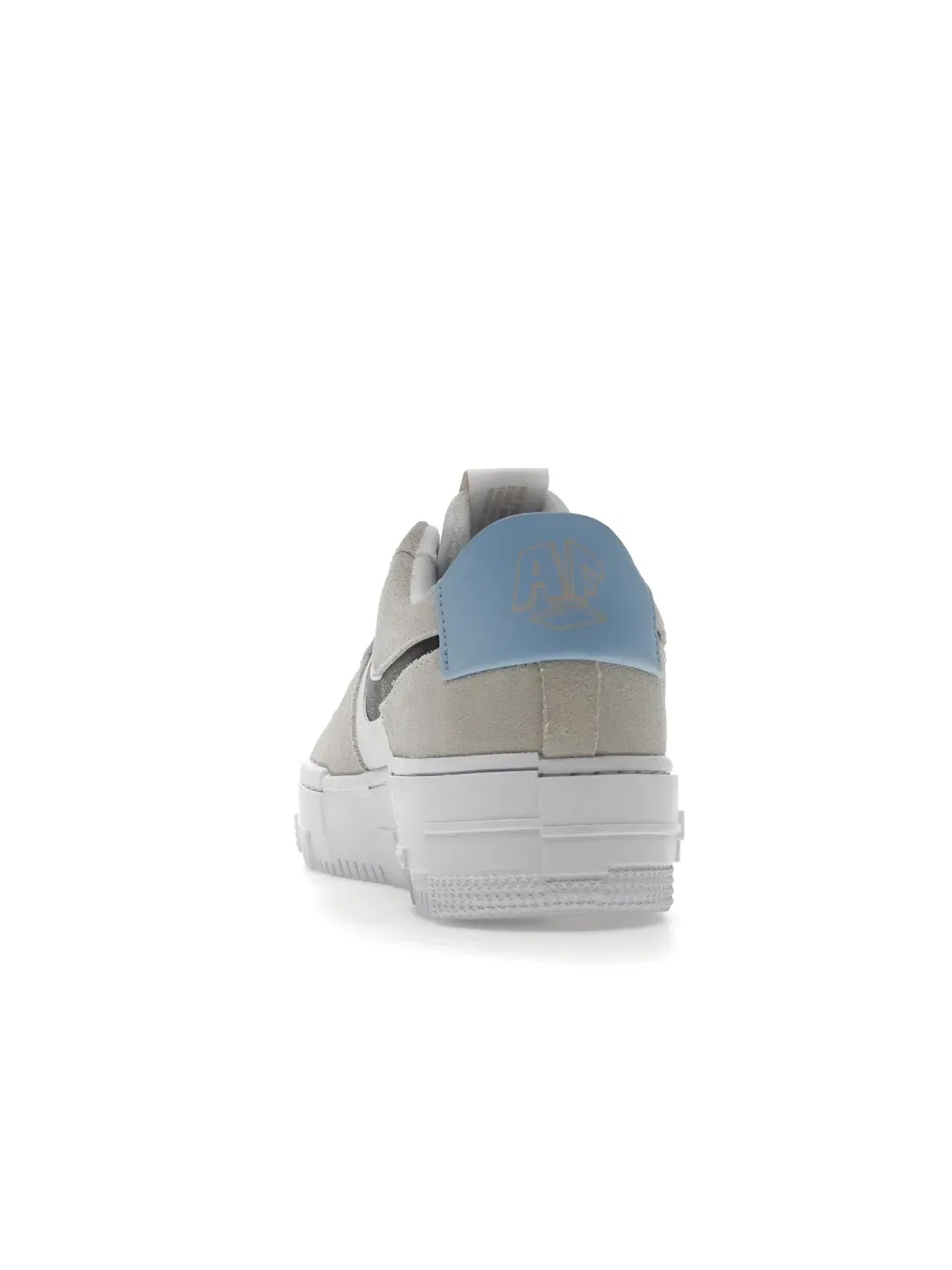 Женские кроссовки Lifestyle с пиксельным дизайном Nike Air Force 1 Low Pixel — изображение 4 из 4, песочный/темный-белый