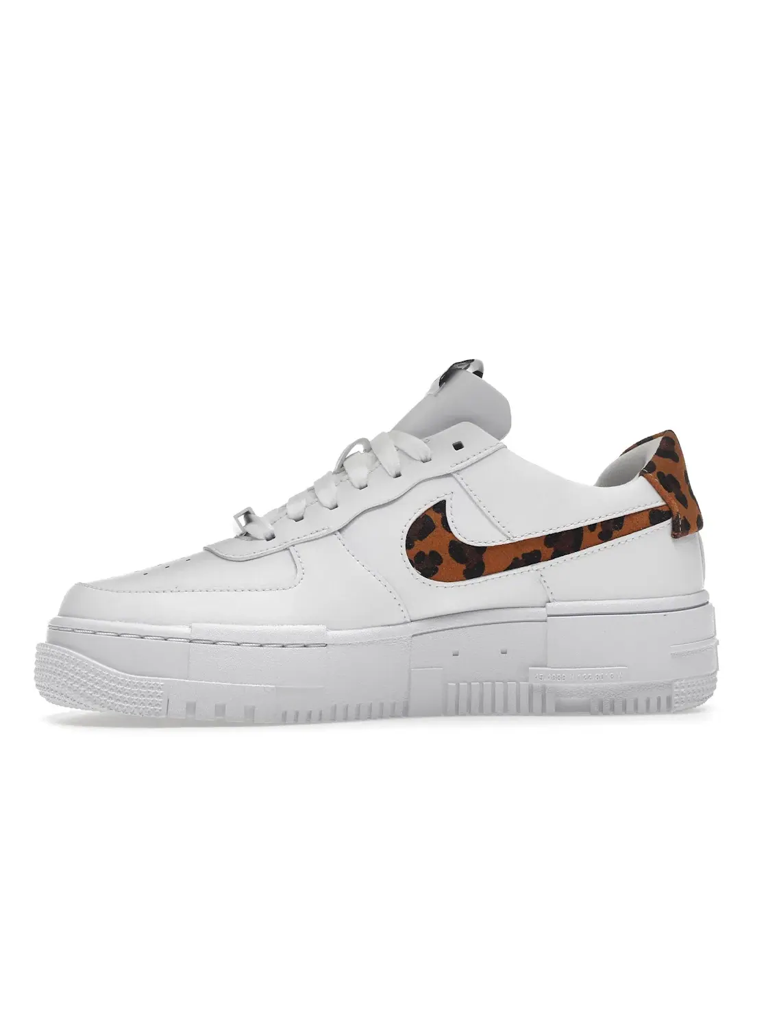 Женские кроссовки Nike Air Force 1 Low Pixel SE White Leopard — изображение 3 из 4, белый/белый-белый-белый