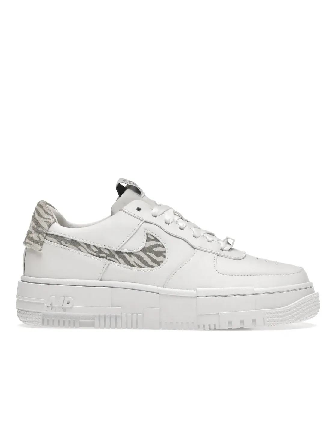 Женские кроссовки Lifestyle с принтом Nike Air Force 1 Low Pixel SE — изображение 1 из 4, белый/серый-белый