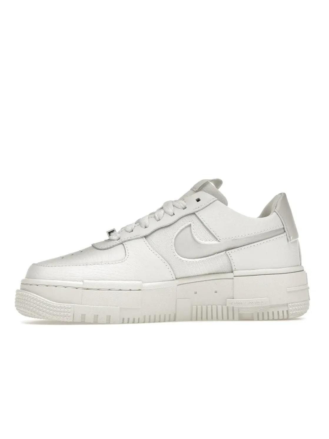 Женские кроссовки с перфорацией Nike Air Force 1 Low Pixel — изображение 3 из 4, белый//белый