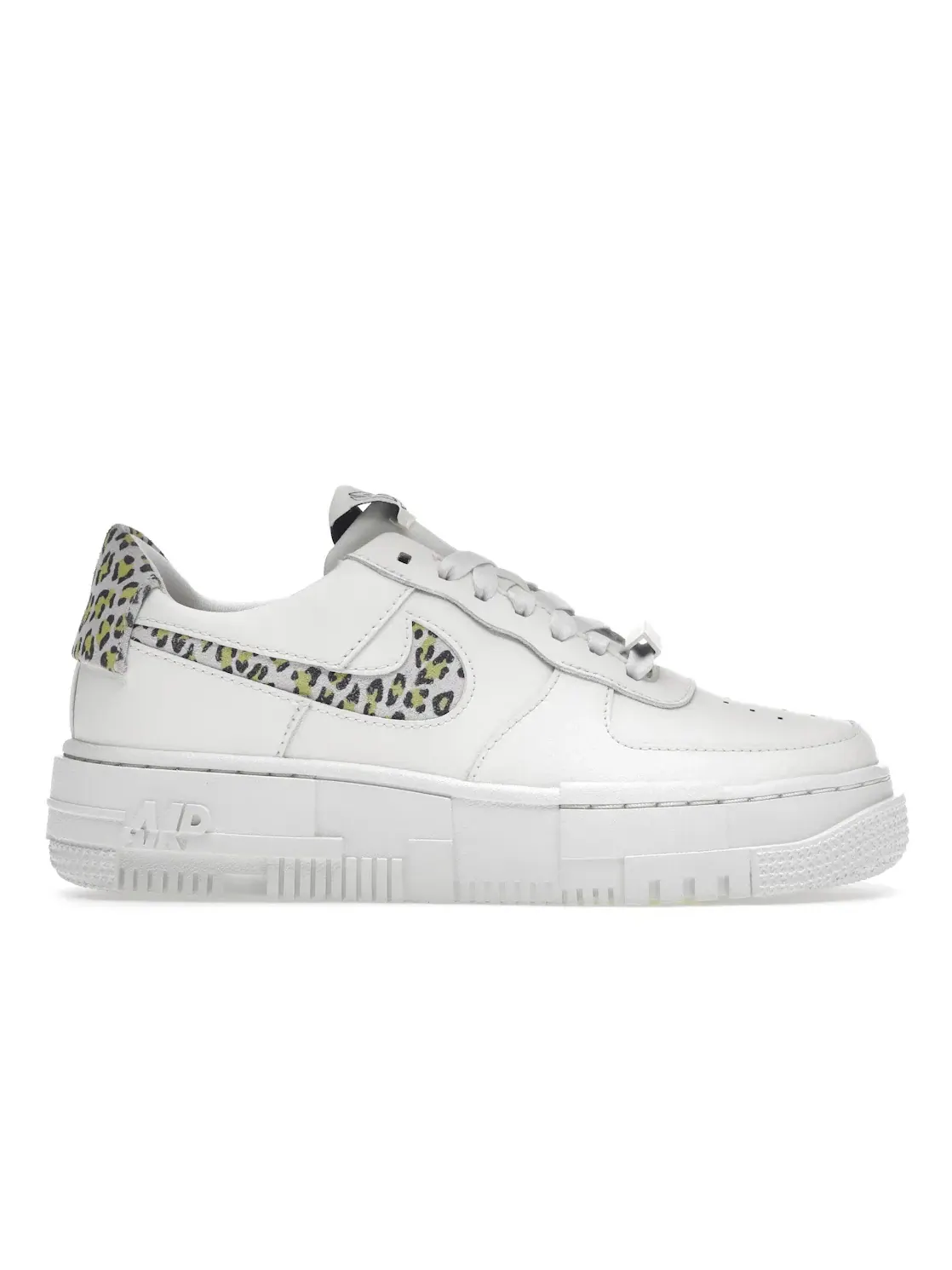 Женские кроссовки Lifestyle Nike Air Force 1 Low Pixel — изображение 1 из 4, светлый-черный
