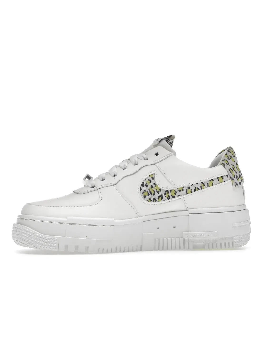 Женские кроссовки Lifestyle Nike Air Force 1 Low Pixel — изображение 3 из 4, светлый-черный