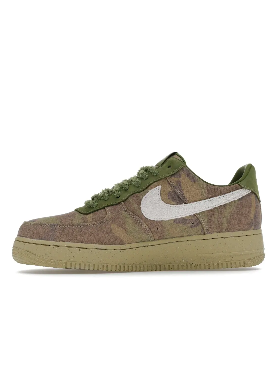 Мужские кроссовки Lifestyle с камуфляжным принтом Nike Air Force 1 Low, Asparagus/Aluminum/Phantom/Wheat Grass