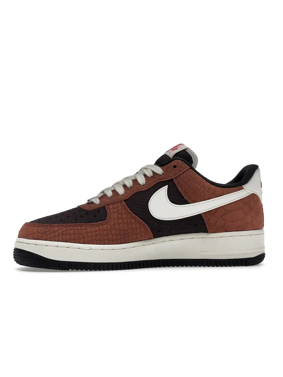 Мужские кроссовки с текстурированным верхом Nike Air Force 1 Low — изображение 3 из 4, красный