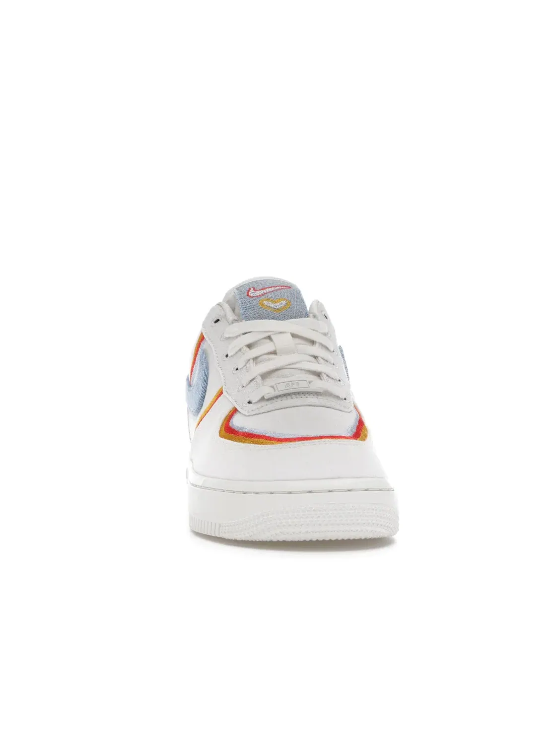 Женские кроссовки Lifestyle с джинсовым верхом Nike Air Force 1 Low — изображение 2 из 4, светлый синий-красный