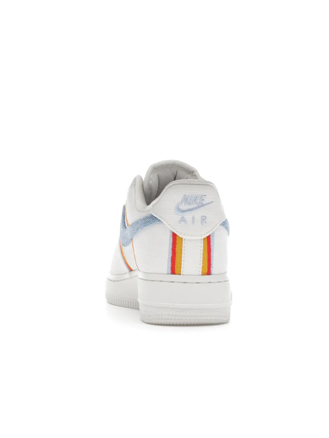 Женские кроссовки Lifestyle с джинсовым верхом Nike Air Force 1 Low — изображение 4 из 4, светлый синий-красный