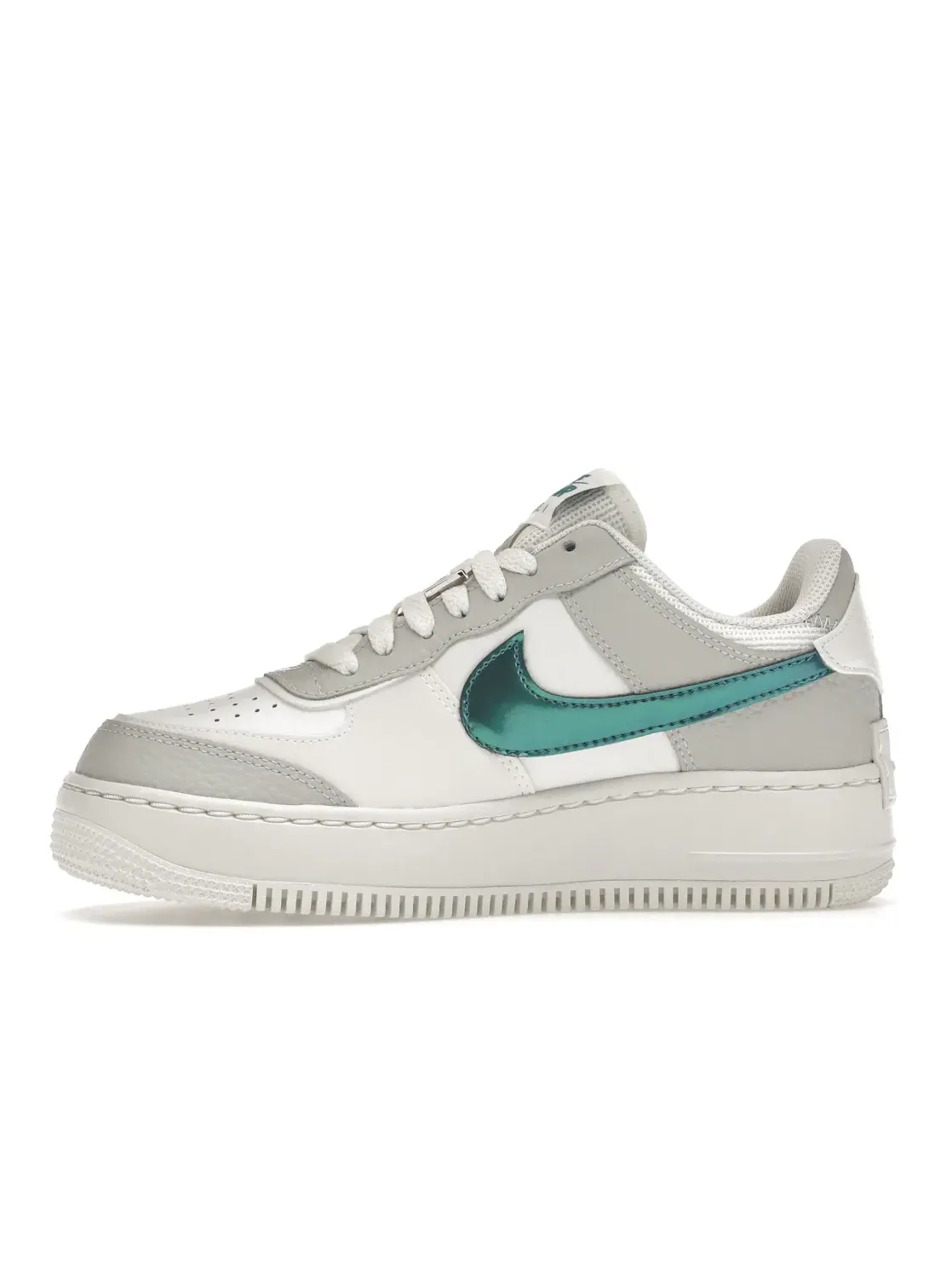 Женские кроссовки с перфорацией Nike Air Force 1 Low Shadow — изображение 3 из 4, белый/серый/яркий/белый
