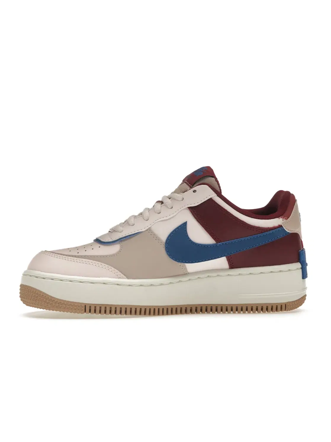 Женские кроссовки Lifestyle с перфорацией Nike Air Force 1 Low Shadow — изображение 3 из 4, светлый розовый//красный
