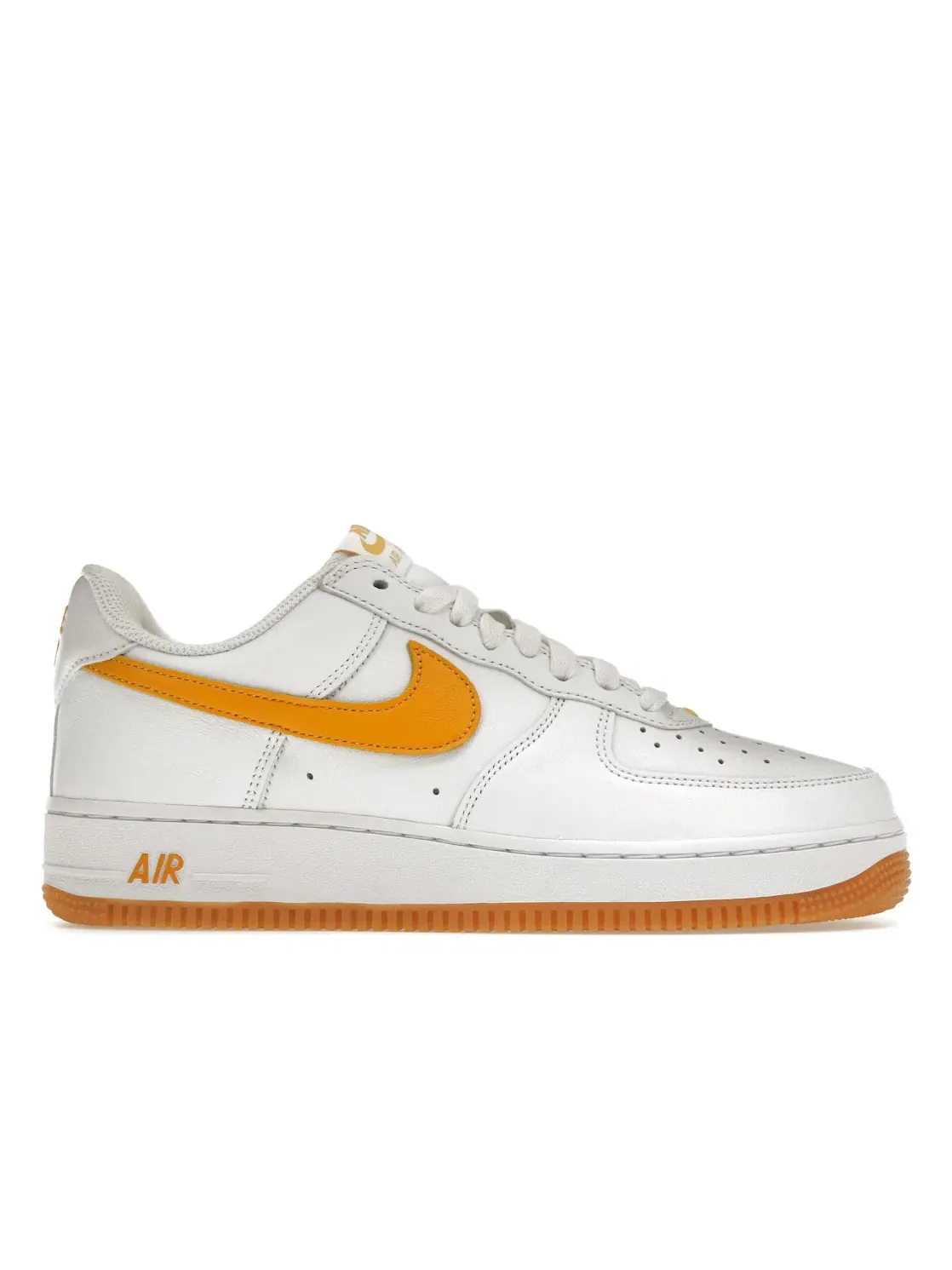 Мужские кроссовки с классическим дизайном Nike Air Force 1 Low Retro QS Nike — изображение 1 из 4, белый/золотистый-желтый