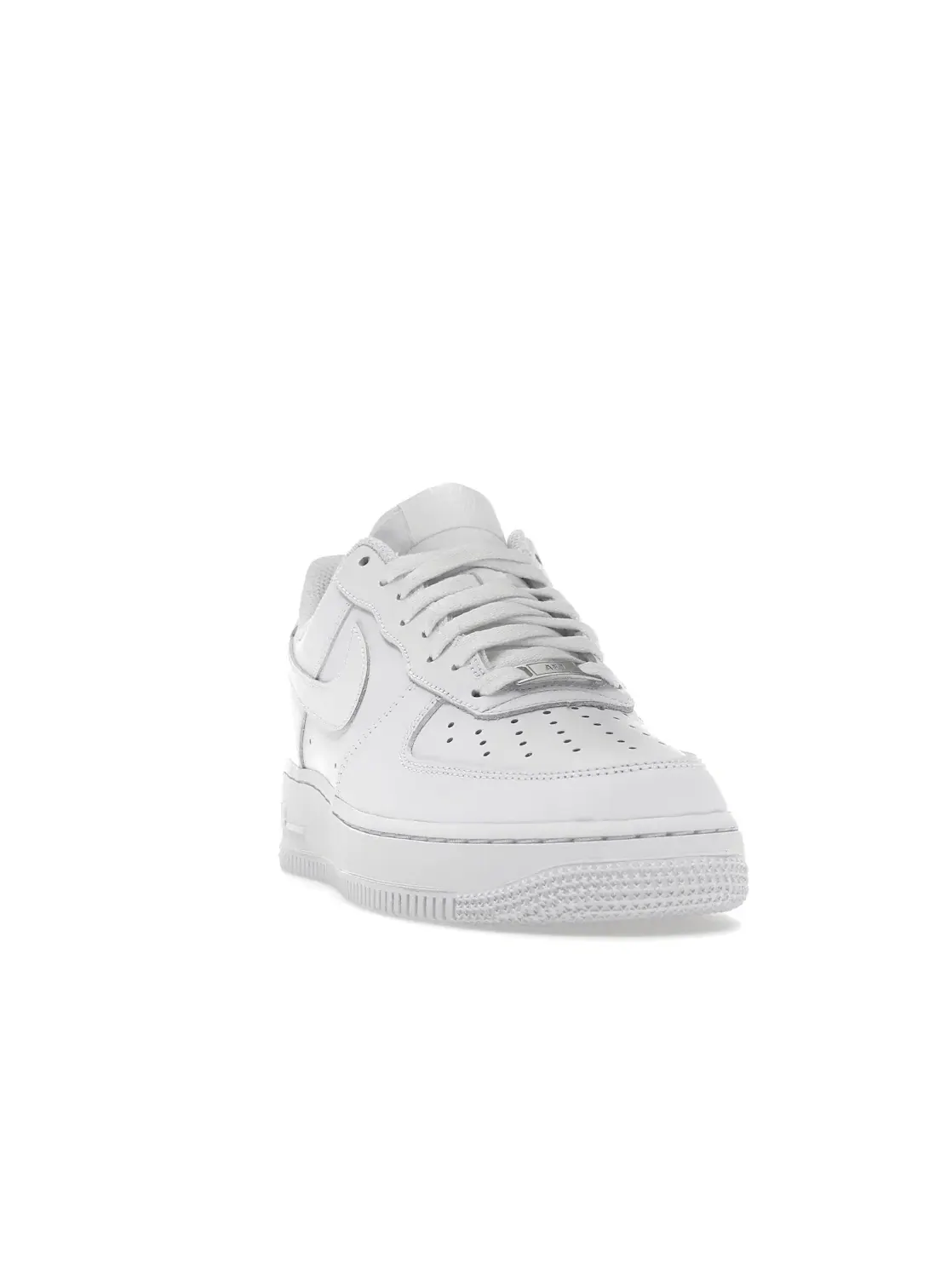 Женские кроссовки с перфорированным мысом Nike Air Force 1 Low '07 — изображение 2 из 4, белый/белый