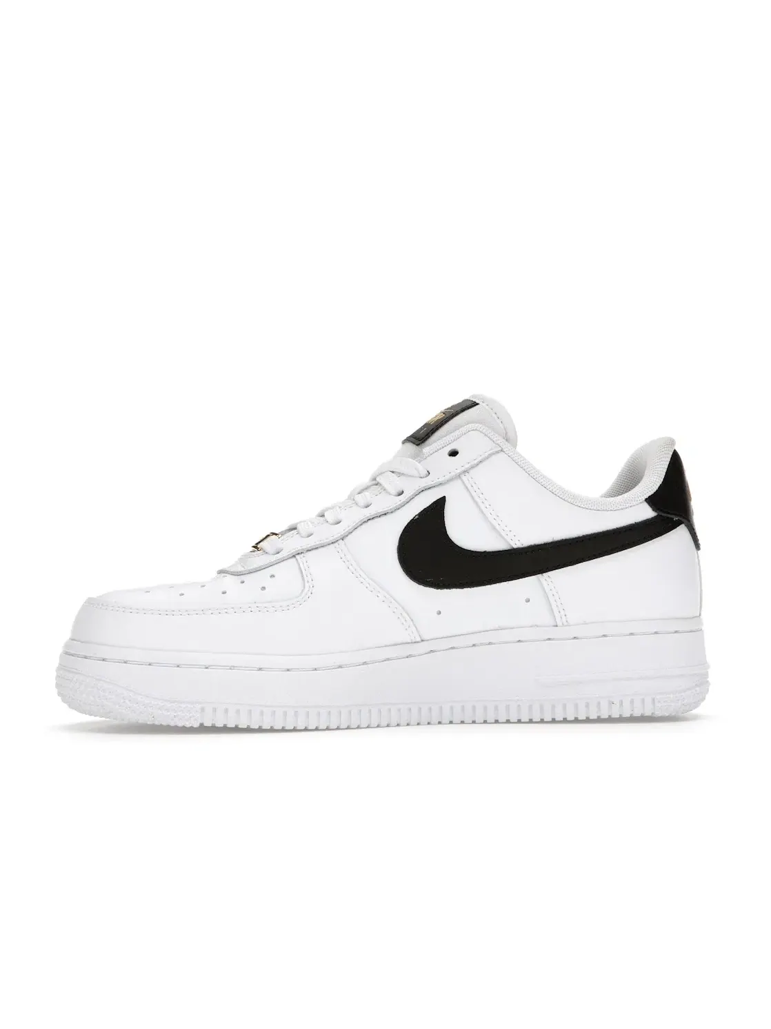 Женские кроссовки Lifestyle с кожаным верхом Nike Air Force 1 Low '07 Essential — изображение 3 из 4