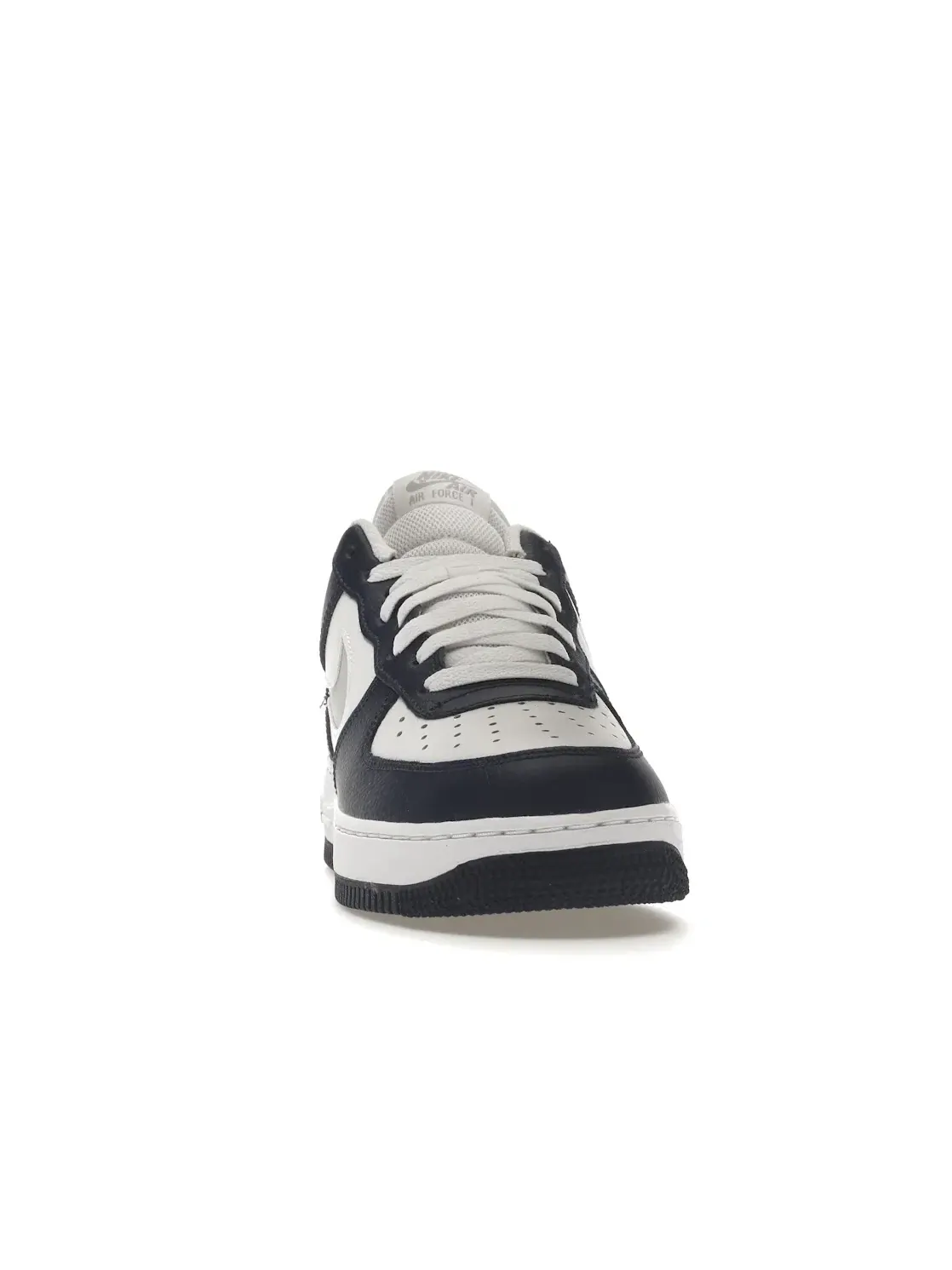 Мужские кроссовки с кожаным верхом Nike Air Force 1 Low — изображение 2 из 4, белый/темно-синий-серый