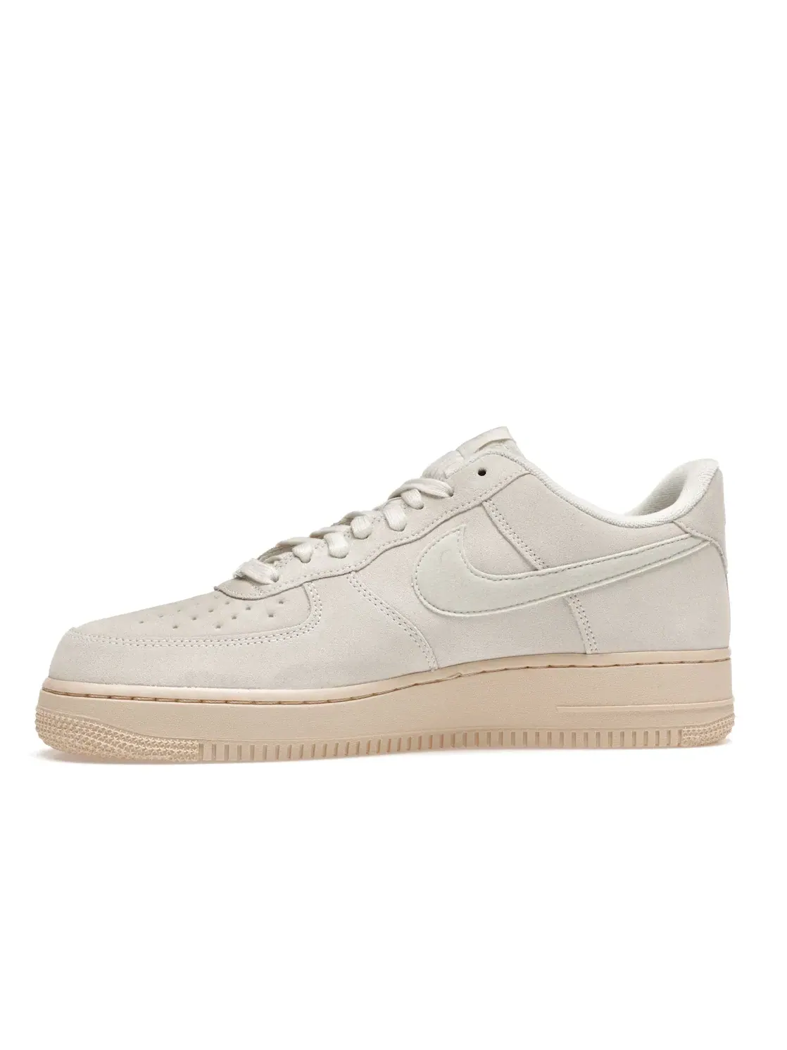 Мужские кроссовки Lifestyle с замшевым верхом Nike Air Force 1 Low — изображение 3 из 4, белый/белый-черный