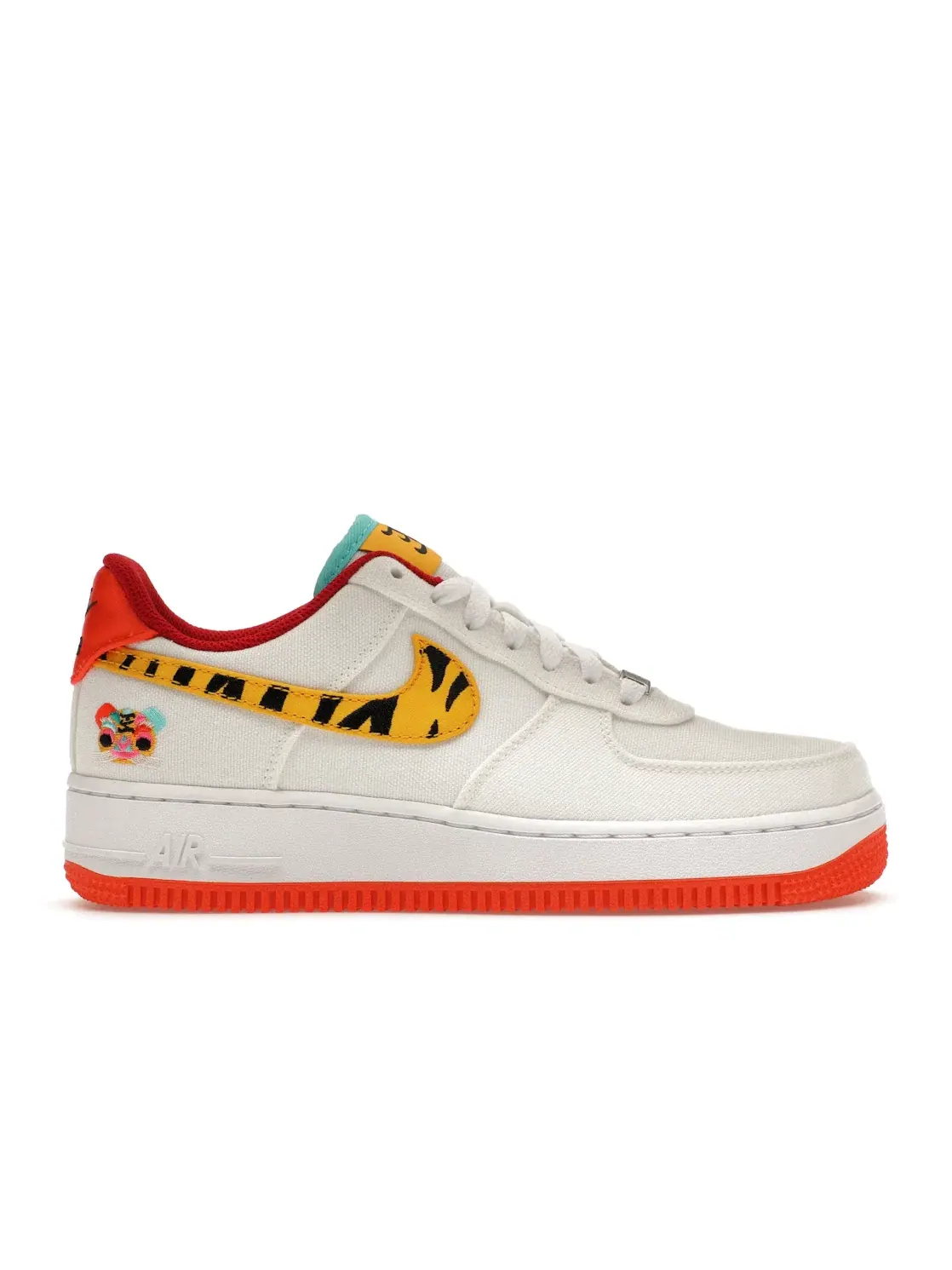 Женские кроссовки Lifestyle с принтом Nike Air Force 1 Low '07 LX Nike — изображение 1 из 4