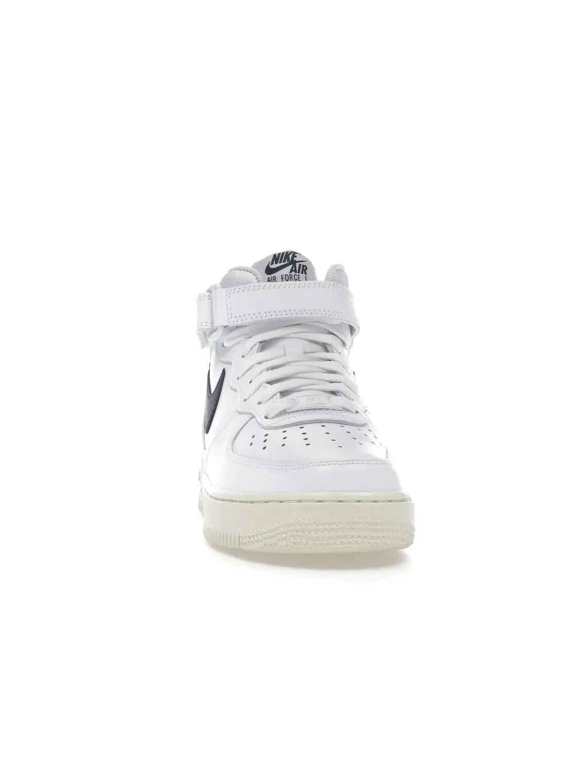 Женские кроссовки Lifestyle Nike Air Force 1 Mid '07 — изображение 2 из 4