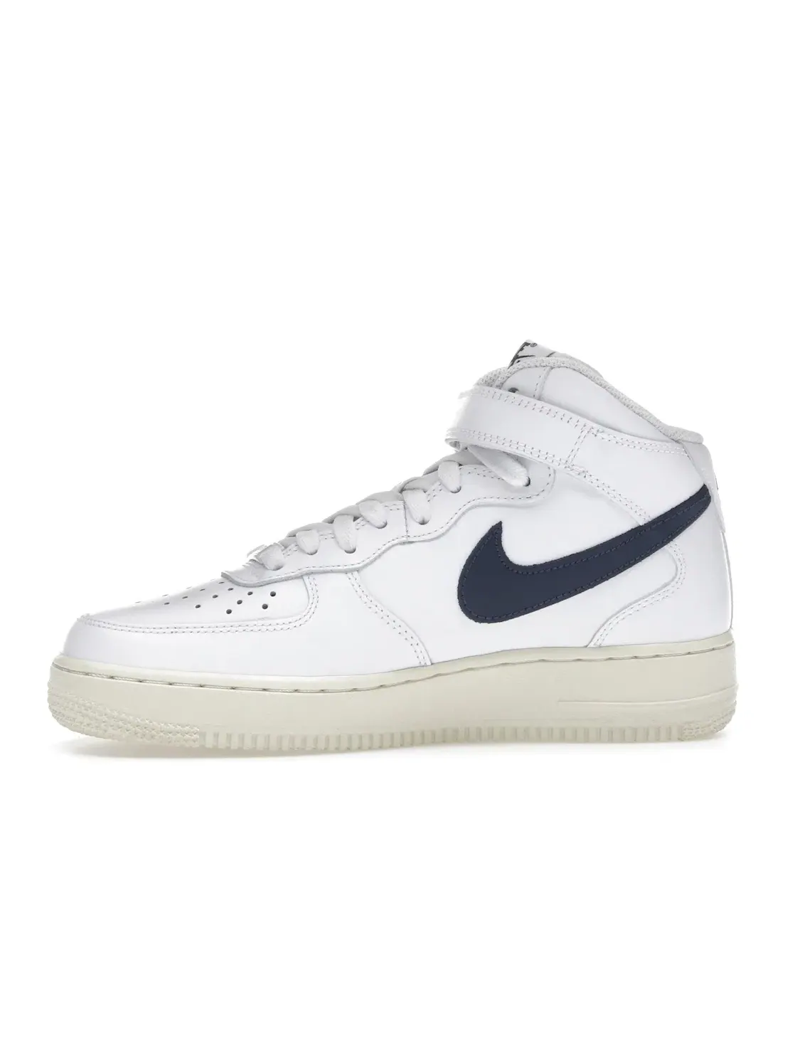 Женские кроссовки Lifestyle Nike Air Force 1 Mid '07 — изображение 3 из 4