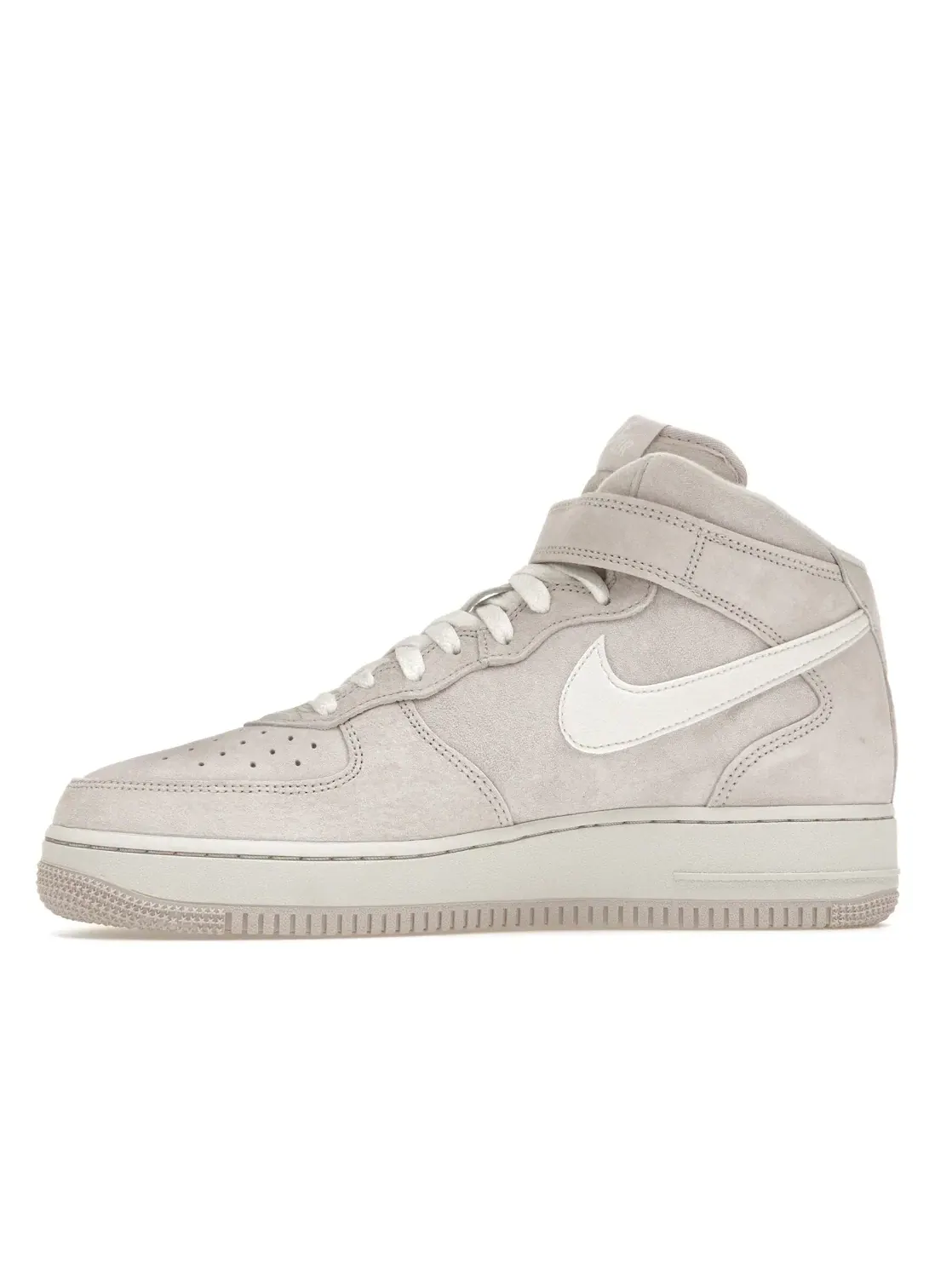 Мужские кроссовки с замшевым верхом Nike Air Force 1 Mid QS — изображение 3 из 4, белый