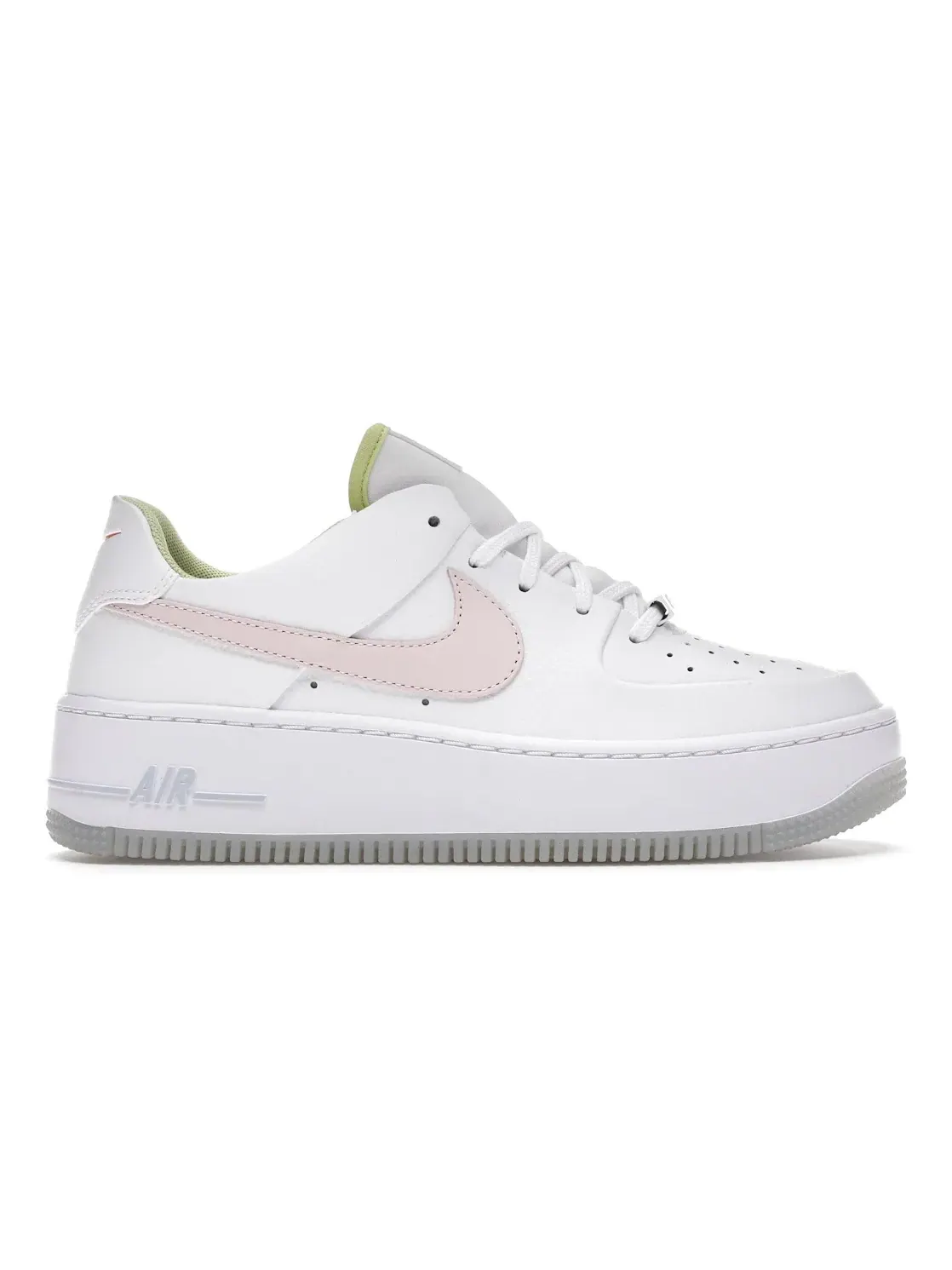 Женские кроссовки на платформе с перфорацией Nike Air Force 1 Sage Low — изображение 1 из 4