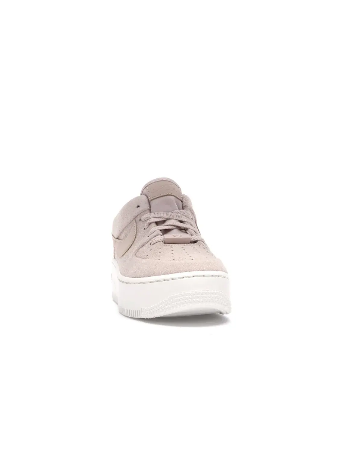 Женские кроссовки Lifestyle с замшевым верхом Nike Air Force 1 Sage Low — изображение 2 из 4, бежевый/бежевый