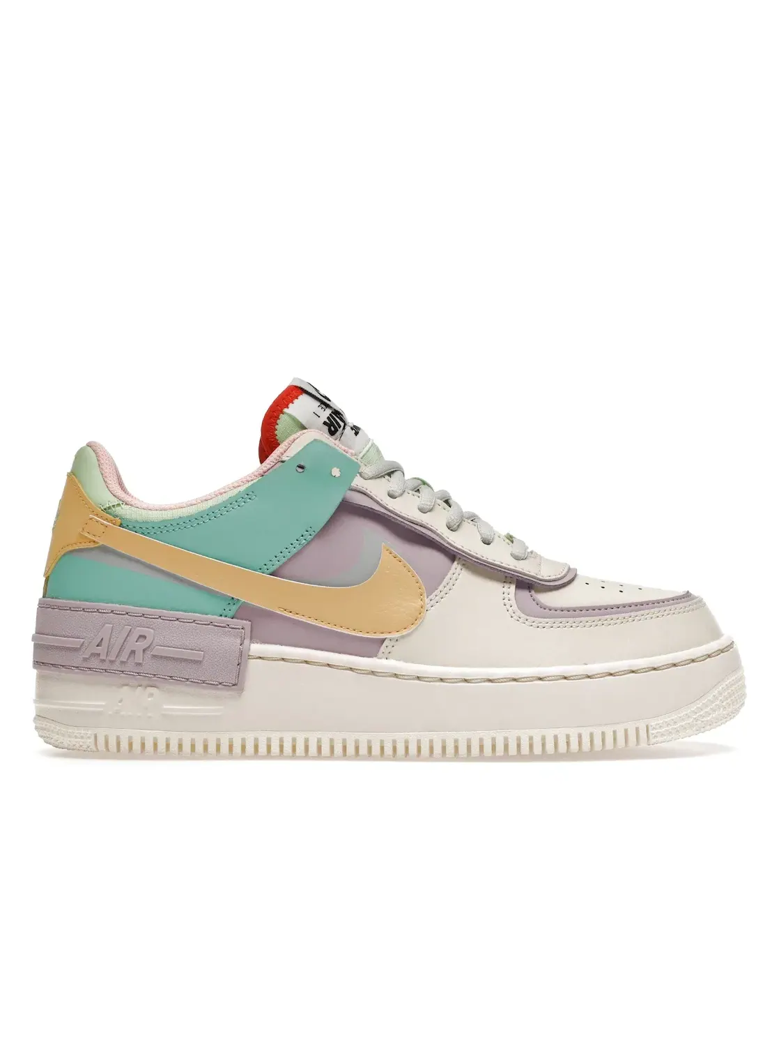 Женские кроссовки Lifestyle с многоцветным верхом Nike Air Force 1 Low Shadow — изображение 1 из 4