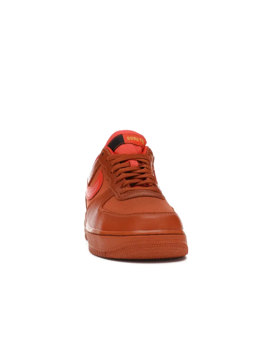 Мужские кроссовки Lifestyle с водонепроницаемой мембраной Nike Air Force 1 Low Gore-Tex — изображение 2 из 4, оранжевый